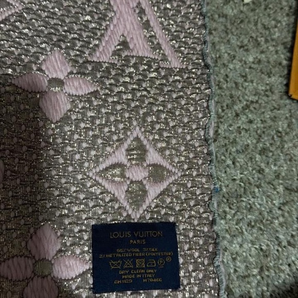 Louis Vuitton Light Pink Scarf with Iconic Patterns - Picture 6 of 6